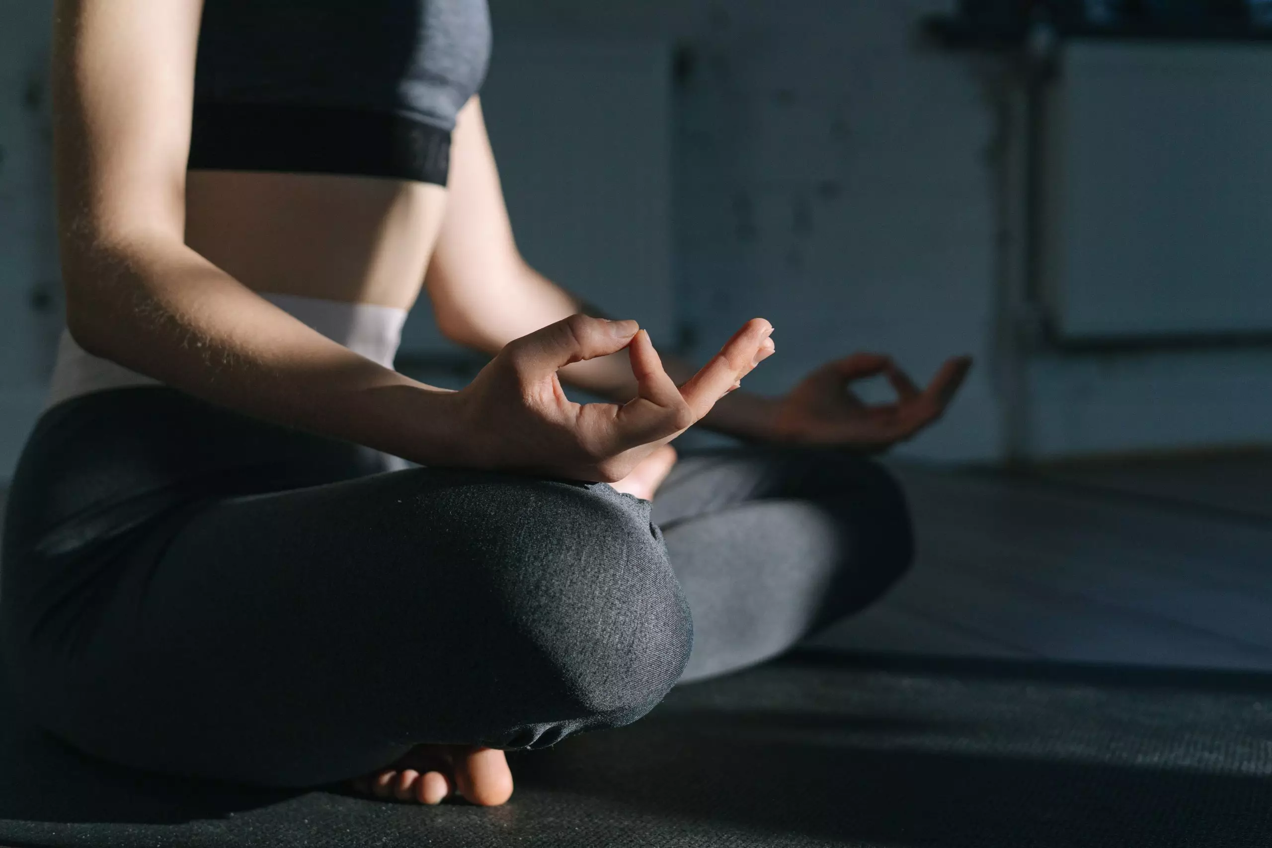 Como mejorar dolores estomacales mediante la meditación